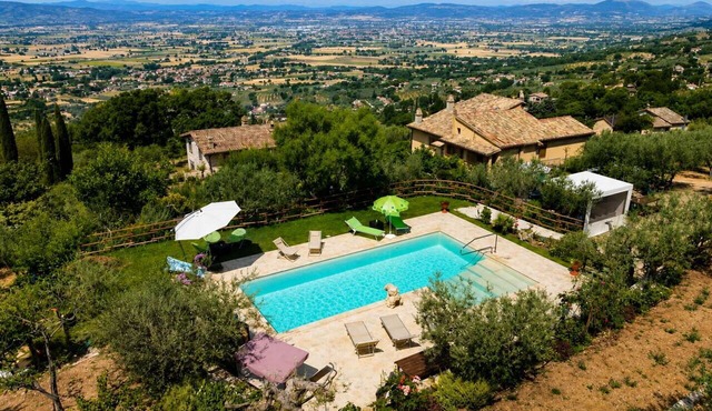 Nice apartment for 6 people with WIFI, pool and TV, close to Assisi