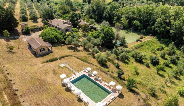 Nice apartment in villa with A/C, pool, WIFI, TV, patio, pets allowed and panoramic view