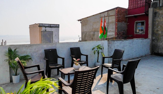 Om Paramhans Luxury Homestay : A short walk to the Brahma ghat