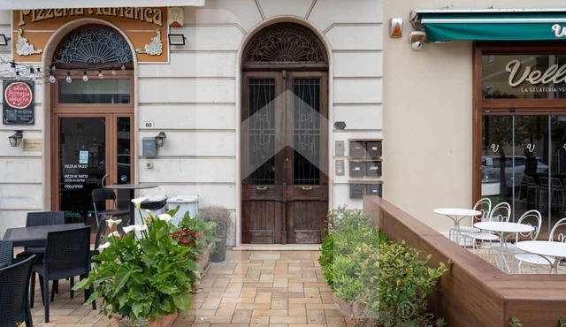 Palazzo Passerini is one of the historic buildings, in the heart of Pineto, offers the possibility of a stay a few steps from the sea and all services. Located on the second floor, also reachable by elevator, and is arranged on two levels. On the entranc