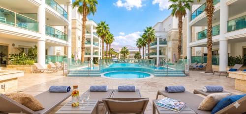 Palmore Resort 4 bedroom apartment with Private Pool - By Amdar Holiday Apartments