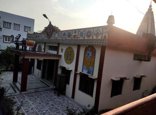 Parmarth gyan mandir Dharmshala by Pandit ji