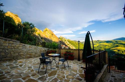 PASCHIERE by Keyhole Selection in Castelmezzano