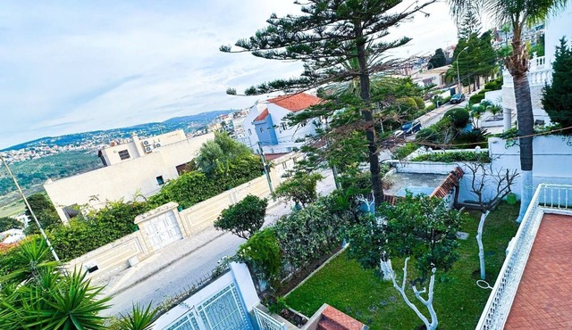 Peaceful Villa Retreat Near the Sea and City Center