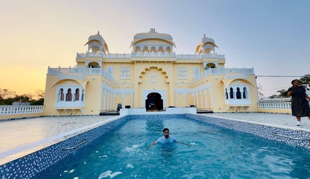 Petal of Udaipur Palace - 9BR - Pool by Homeyhuts
