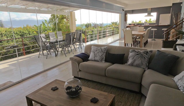 PingusHouse Villa with private Swimming Pool And Garden In Simon's Town