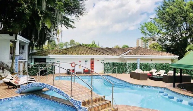 POBLADO TROPICAL 12 BEDROOM MANSION POOL JACUZZI AC BUTLER 5 MINUTES TO LLERAS
