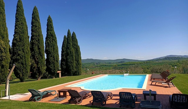 Podere Tresa Farmstay on the Umbria-Tuscany border—for families and friends—with a private pool