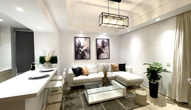Prestigious apartment with pool centrally located at Casa Finance City