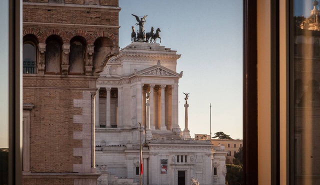 Prestigious apartment with view on Piazza Venezia | Piazza Venezia View Luxury Apartment B