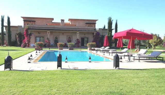 PRESTIGIOUS VILLA ONLY 17 KMS FROM MARRAKECH GUARDED DAY AND NIGHT