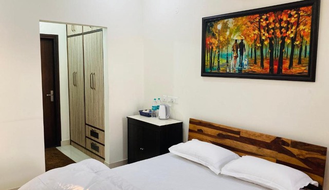 Private room with balcony, wifi and smart tv