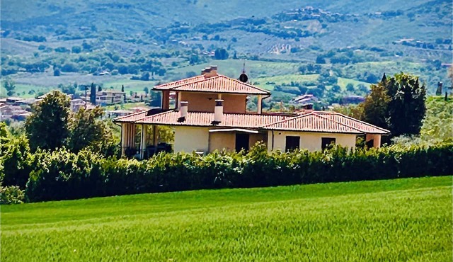 Private villa in Umbria with a swimming pool – Villa Rita – Sleeps: 20