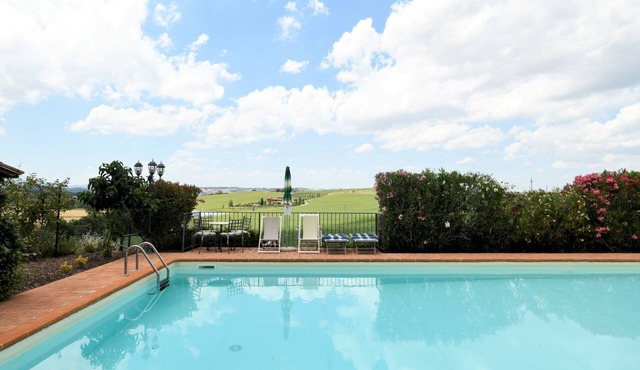 Private Villa with hot tub, WIFI, private pool, A/C, TV, terrace, pets allowed, panoramic view