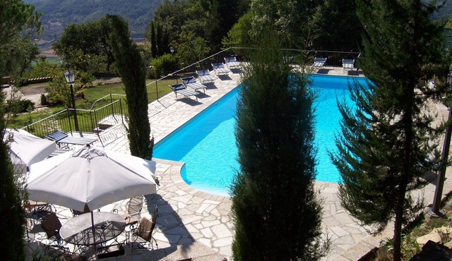 Private villa with pool, fenced garden and jacuzzi