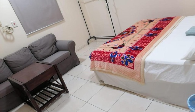 Q Economy Hotel 100