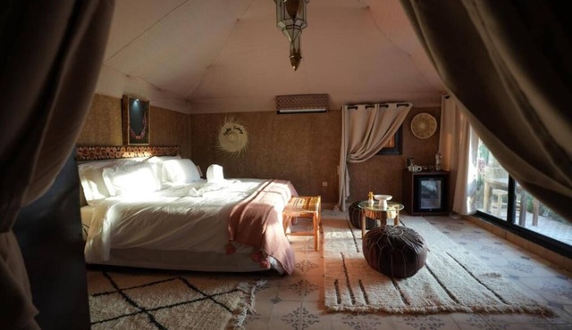 Queen Room with Spa Bath #