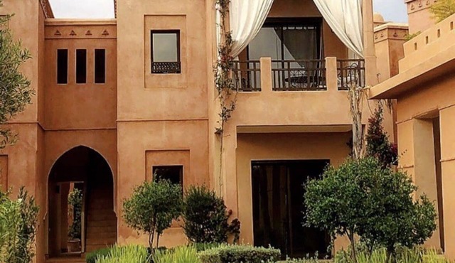 Quiet apartment with pool in secure residence.