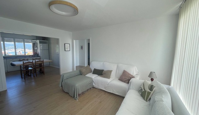 Refurbished house 7 minutes walk from the beach, overlooking the Ria de Arousa.