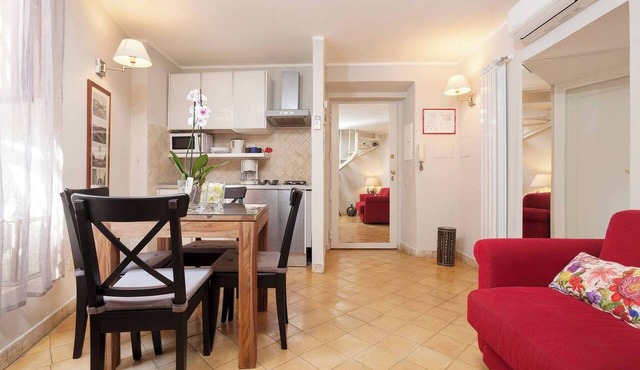 Renoir, small loft on Giulia street