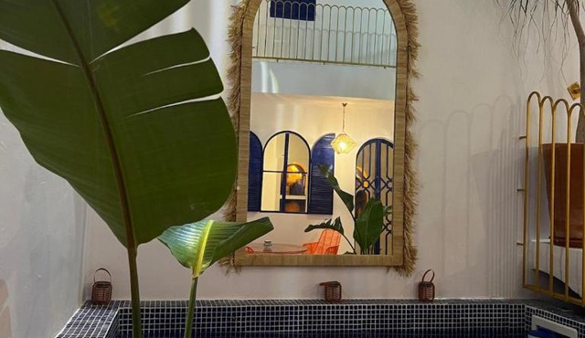 Riad Lyabaïana privatisé, piscine et vue mer dans la médina