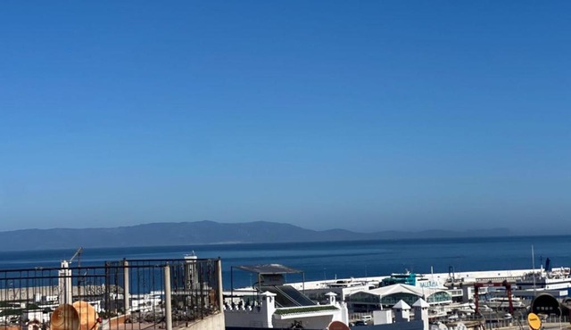 Riad Lyabaïana privatisé, piscine et vue mer dans la médina