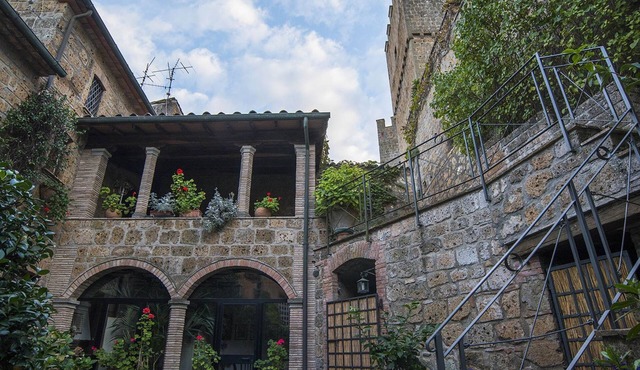 Romantische Unterkunft, in einem Schloss, mit Schwimmbad by Interhome