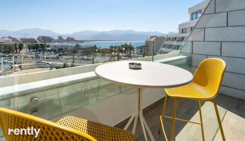 Sea side "Sunflower" apartment - by Rently