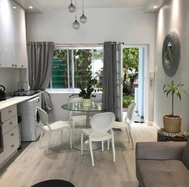 Seapoint Studio close to beach in Cape Town