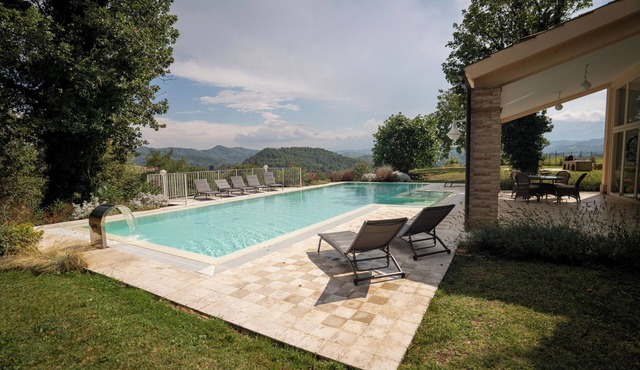 Secluded Marche Hillside Retreat — shared pool, estate grounds & alfresco dining