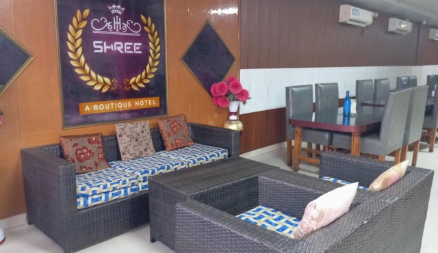 Shree International Hotel Near Dumra Rd