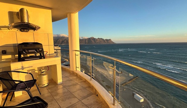 Sky Beachfront Escape, 180 degree ocean view, 15th floor
