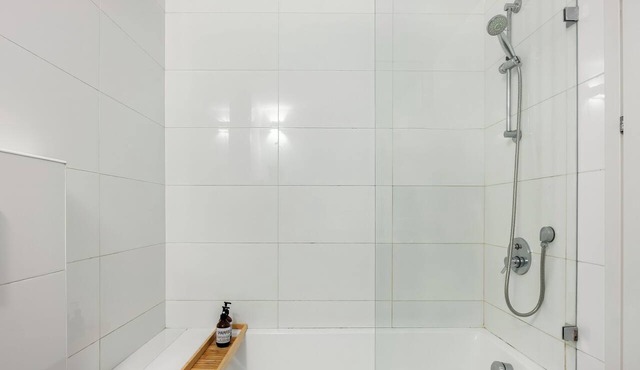 Sky-High Luxury Neve Tzedek 3BR Terrace & Pool