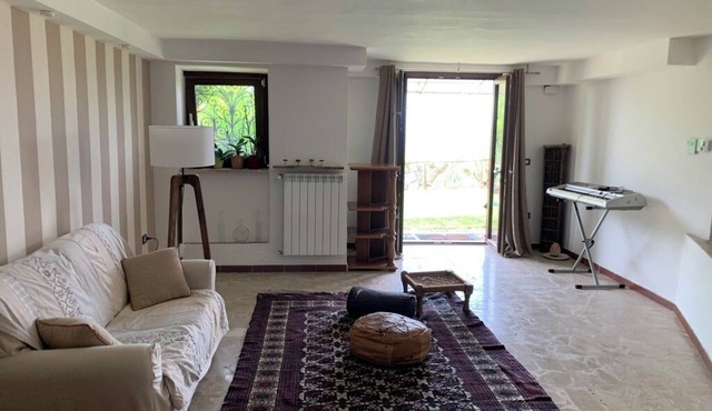 Small villa with a view of the Cassino valley and montecassino with its abbey. in San Bartolomeo