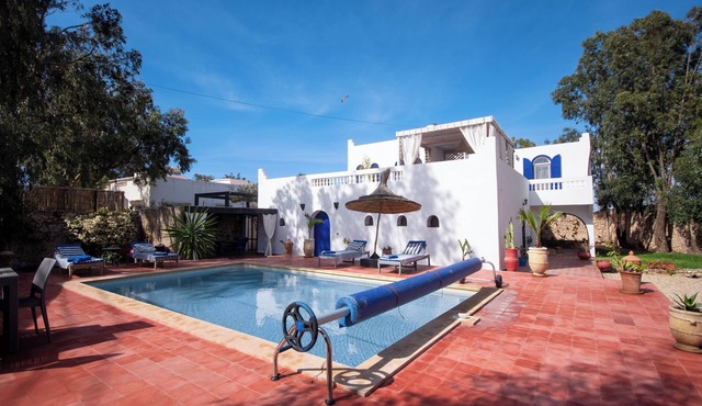 Spacious, comfortable air-conditioned villa for 8 people with swimming pool and private parking lot