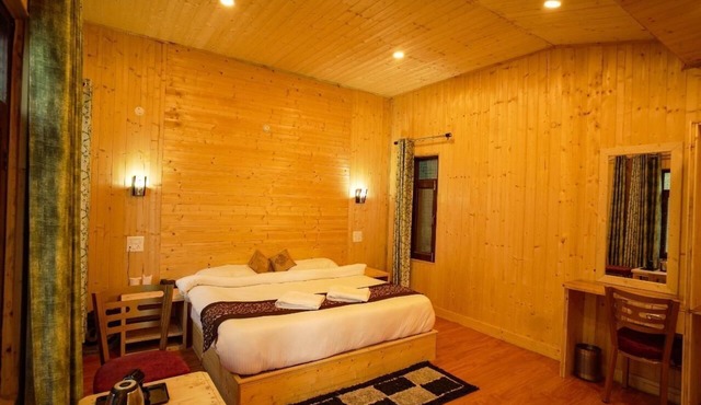 Spacious 11-bedroom Retreat in soothing Shoghi with AC comfort