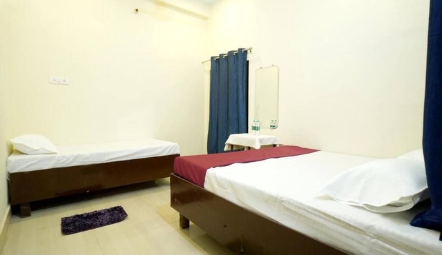 Spacious 8-bedroom hotel suites in delightful Varanasi with AC & Non AC