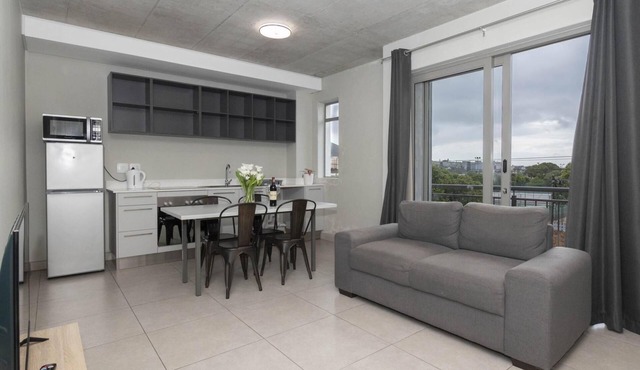 Spacious Apartment at Metropole Rosebank