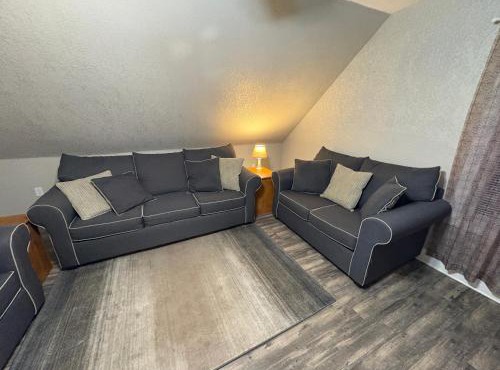 Spacious Rustic Downtown Market St 1 Bedroom Apt, Sleeps Up to 5, Steps to Honeywell & Eagles Theatre in Wabash