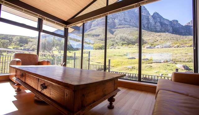 Spacious villa on the slopes of Table Mountain with a pool and sea views