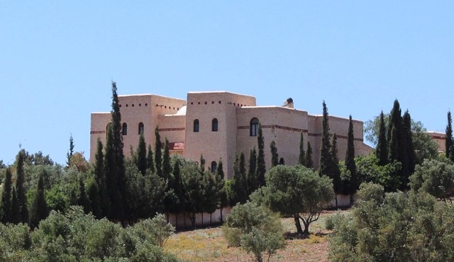 Splendid villa with SPA, swimming pool, jacuzzi, tennis court and yoga room