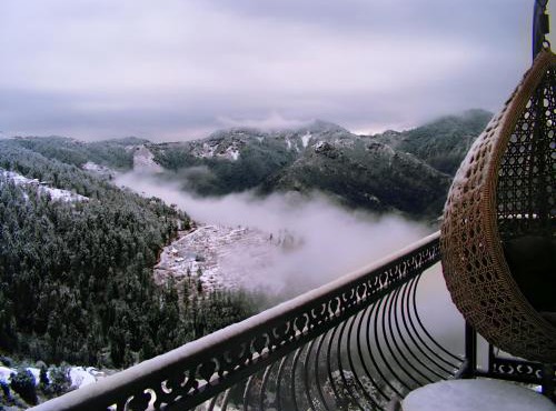 Stayenest Mashobra with balcony view