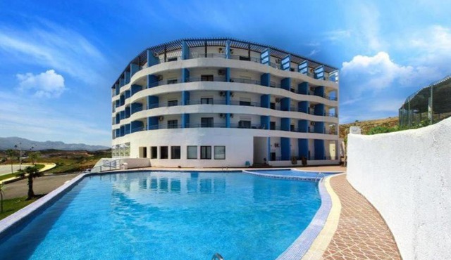 studio avec piscine et wifi à cabonegro