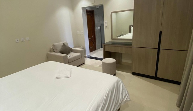 Studio King Bed with kitchen