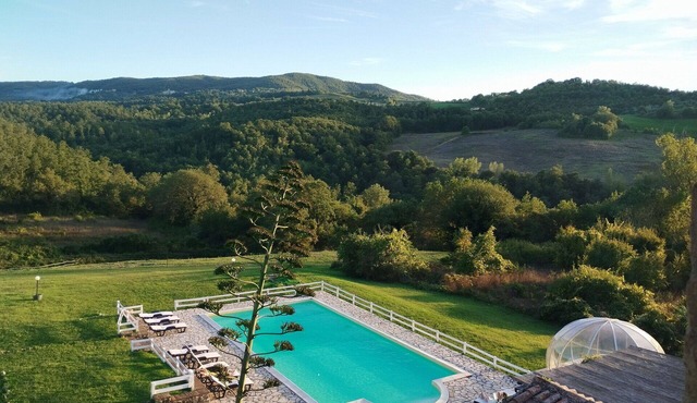 Stunning private villa with WIFI, private pool, hot tub, TV, pets allowed and panoramic view