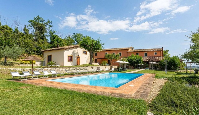 Stunning apartment in Frazione Marcellano