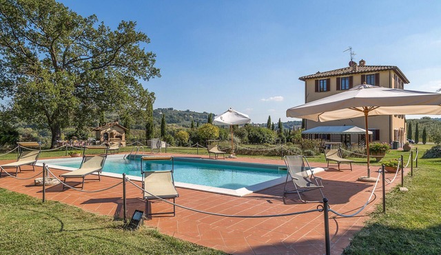 Stunning home in Chiusi