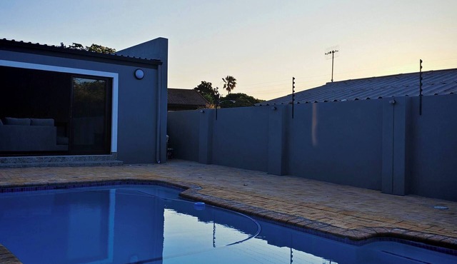 Stylish Studio Room with Shared Pool Near Table View Beach