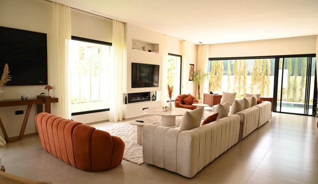 Sumptuous Marrakech House with private spool