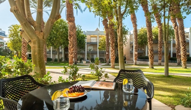 Sunny 1BR Apartment at Royal Park Resort
